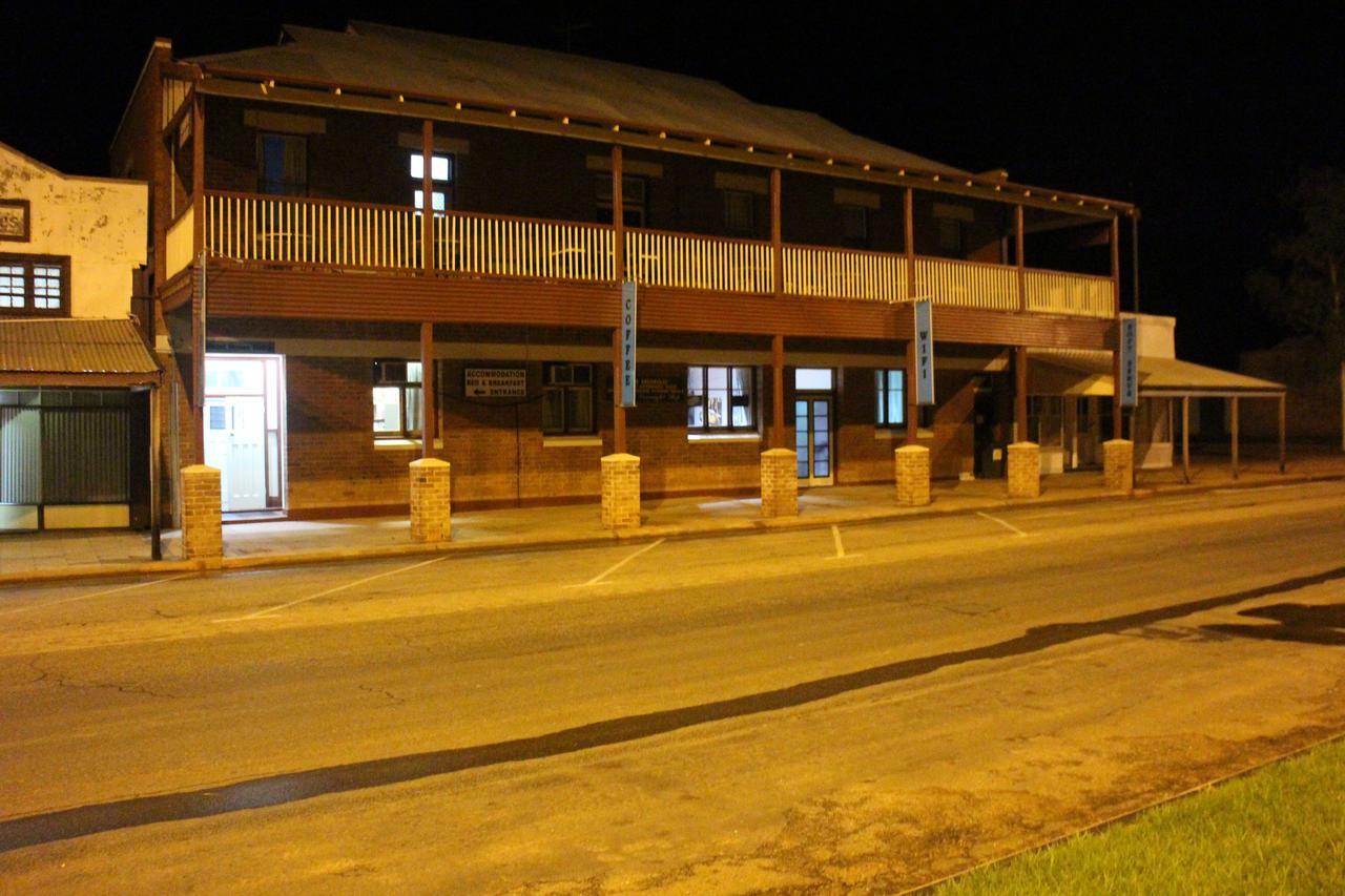 Queen Of The Murchison Guest House & Cafe Cue Exterior foto